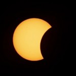 La falsa eclissi solare e lo scudo spaziale che ha oscurato il sole