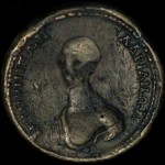 Scoperta moneta periodo greco raffigurante un Alieno